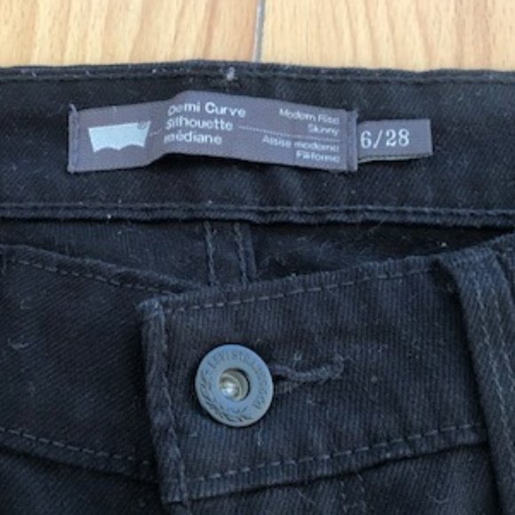 Levi's Demi Curve Silhouette - Picture 4 of 7